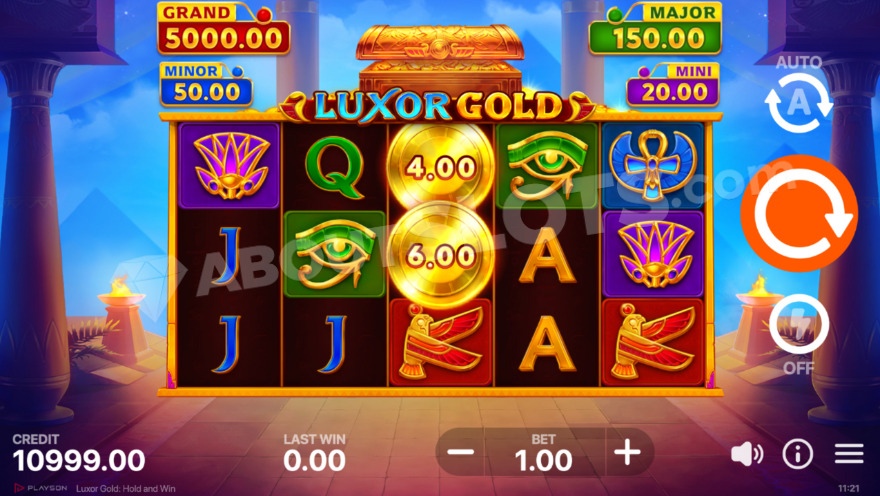 Базовая игра, где можно увидеть несколько пирамид.